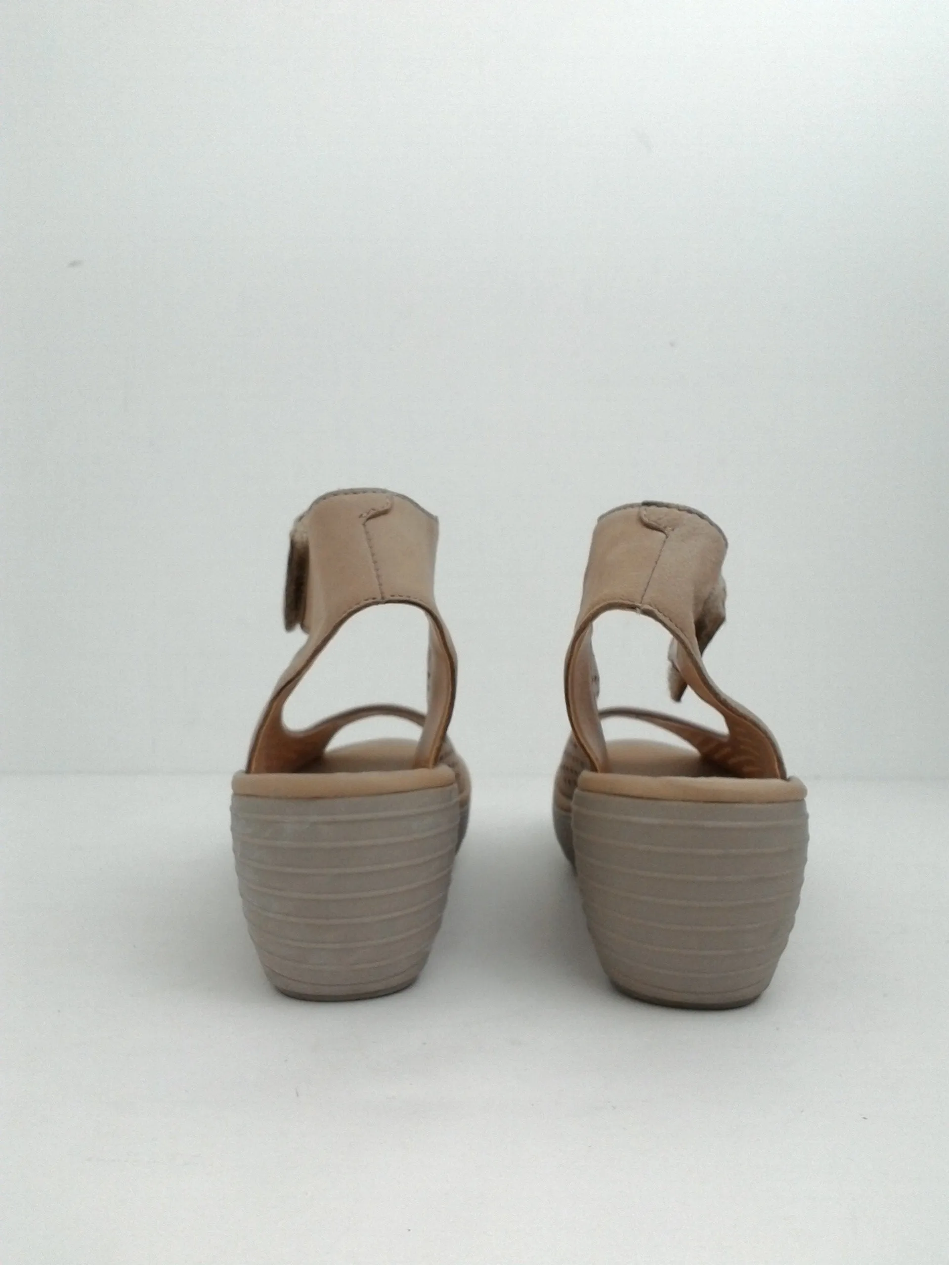 Collection By Clarks Women's Nude/Natural Wedge Sandal size 6.5